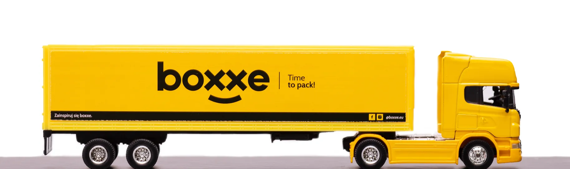Dostawa pudełek z nadrukiem Boxxe zawsze za darmo